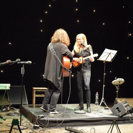 SuSUN und Steven Autritt im Theater