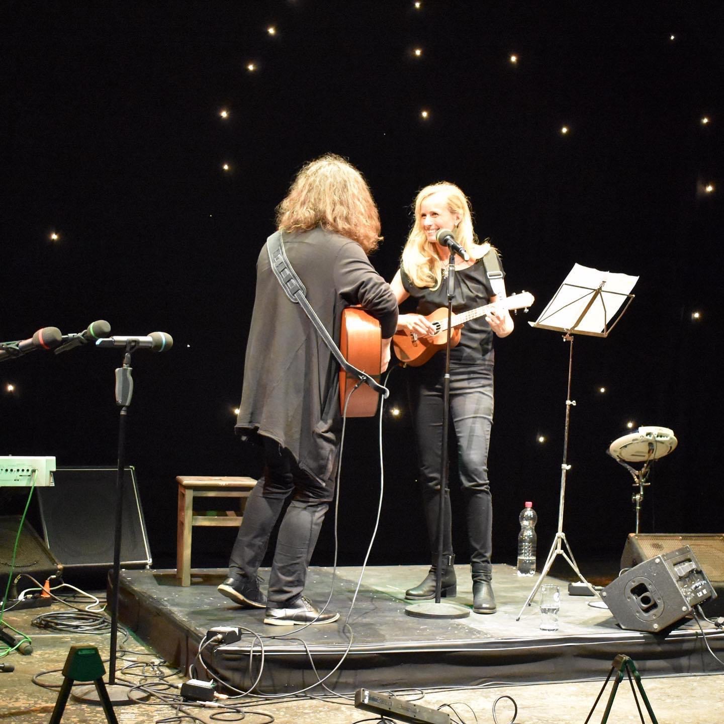 SuSUN und Steven Autritt im Theater